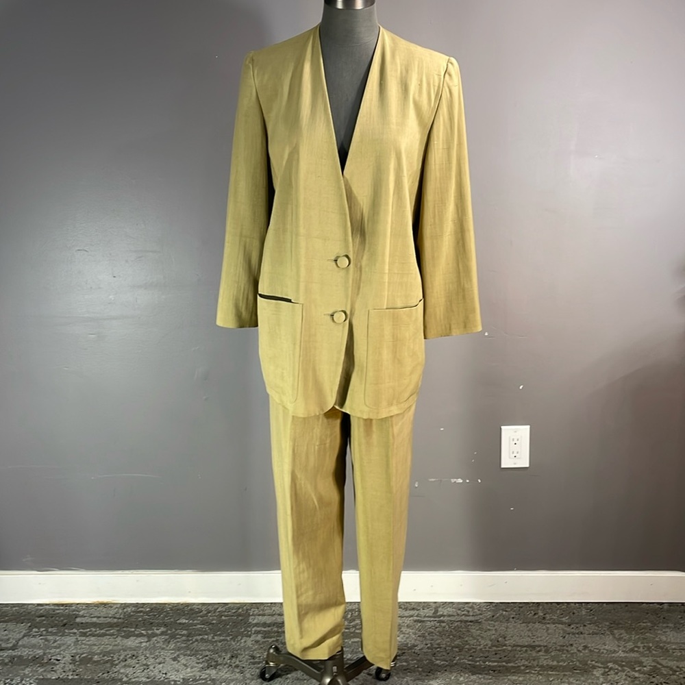 Donna Karan New York pure silk shanung pant suit in sand tone. Jacket M pants 8